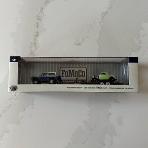 M2 MACHINES CHASE 76 Ford Bronco & 32 Ford Roadster Boxed 1/750 made